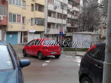 Обича да паркира на пешеходни пътеки